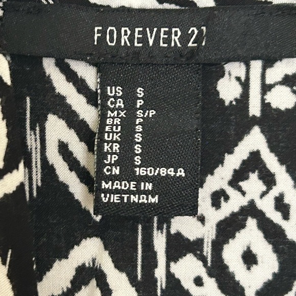 Forever 21 Black White Design Shorts Romper
• Used • Size: Small - Picture 8 of 8